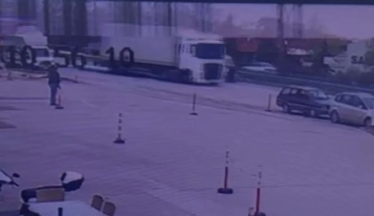 Minibüs Yayaya Çarptı: 79 Yaşındaki Adam Ağır Yaralandı