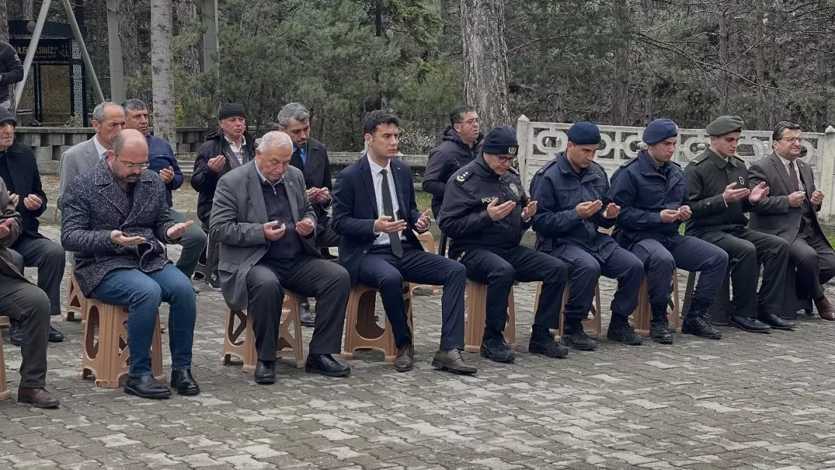 Hava Pilot Teğmen Yavuz Eracar, Mezarı Başında Anıldı