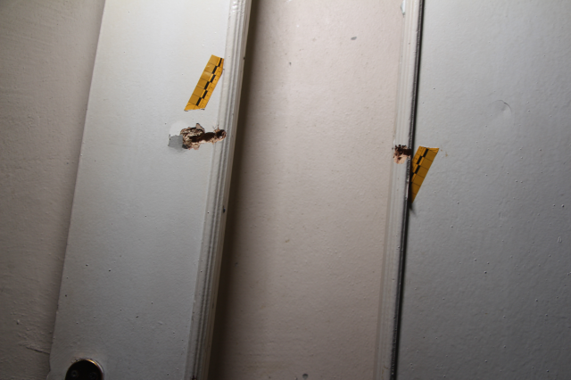 Silikon maskeli saldırganlar zorla girdikleri evde kurşun yağdırdı: Anne ve oğlu yaralandı