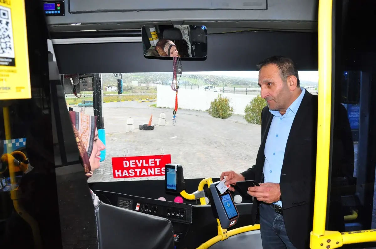 Soma\'nın İlk Kadın Otobüs Şoförü: Derda Aktaş