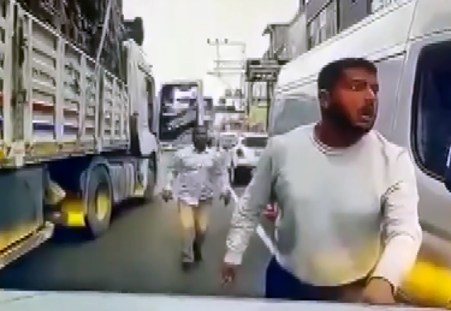 Trafikte dehşet saçan baba ve oğlu ifadesi de kurtarmadı