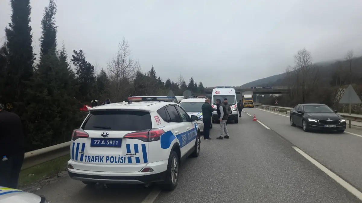 Yalova\'da İşçi Servisi Devrildi: 1 Ölü, 20 Yaralı