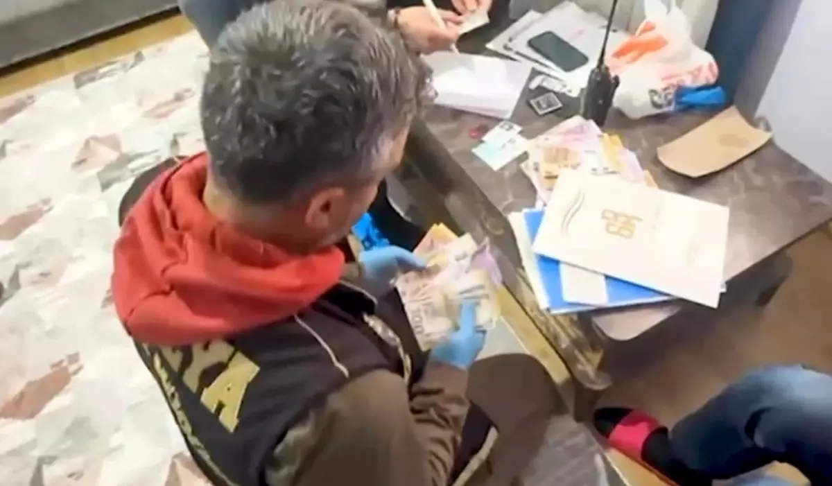 Antalya\'da Dolandırıcılara Operasyon: 480 Bin Lira Çaldılar