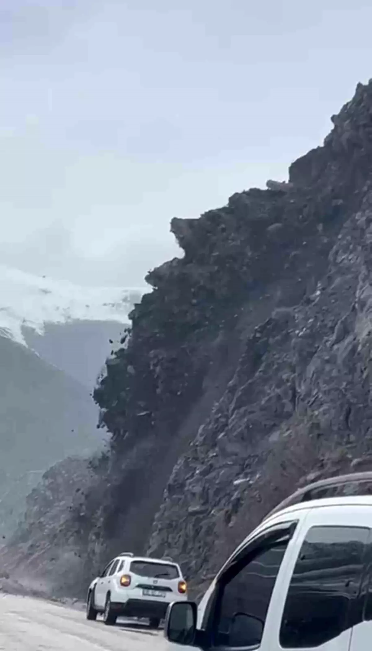 Yüksekova\'da Heyelan Korkuttu