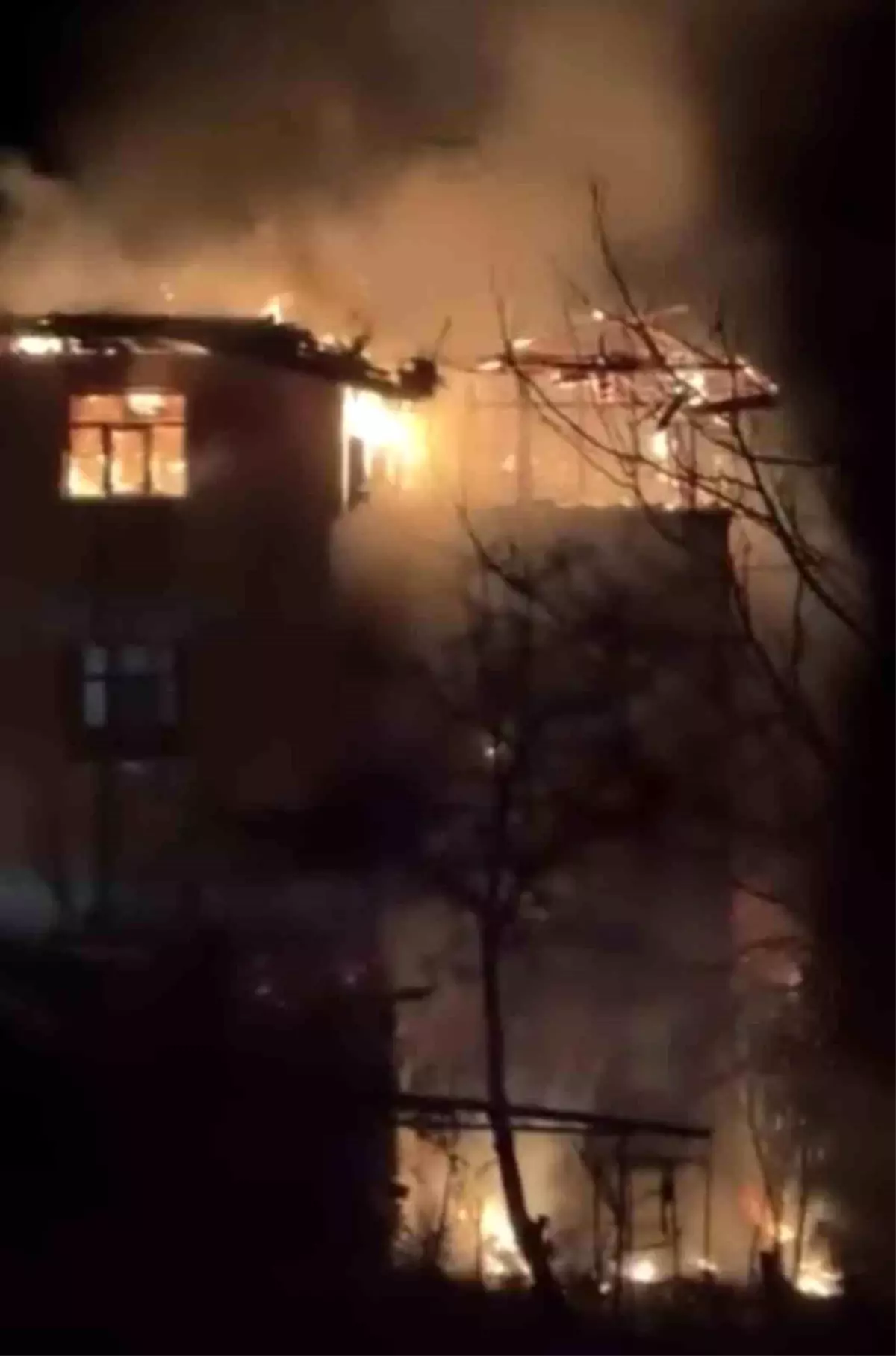 Çankırı\'da Yangın: Ev Kullanılamaz Hale Geldi