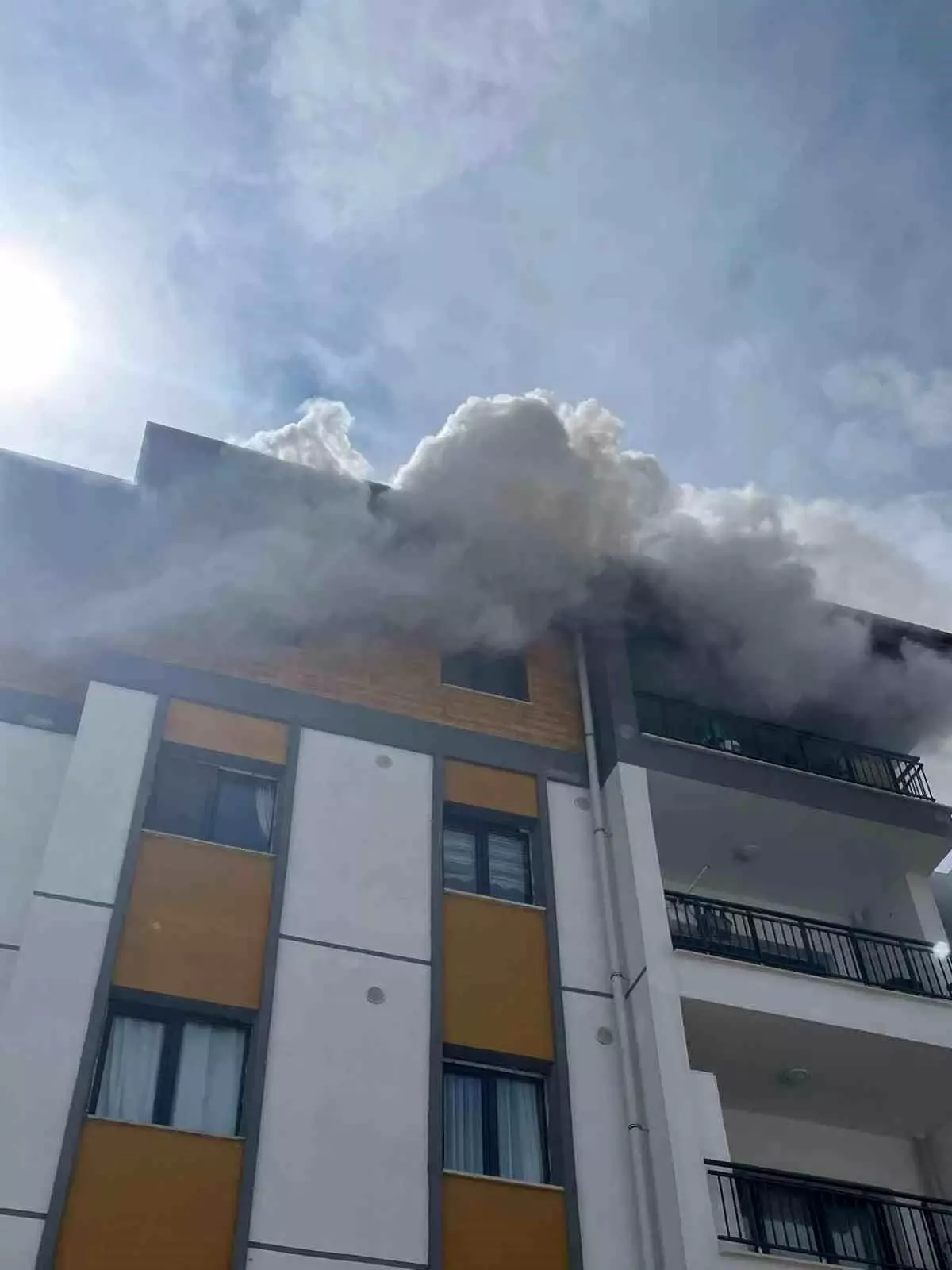 Hatay\'da Apartmanda Yangın