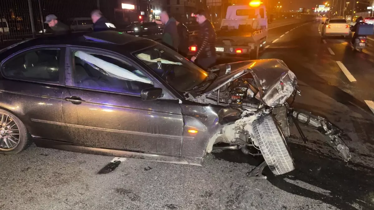 Avcılar\'da Kaza: Sürücüler Kaçtı