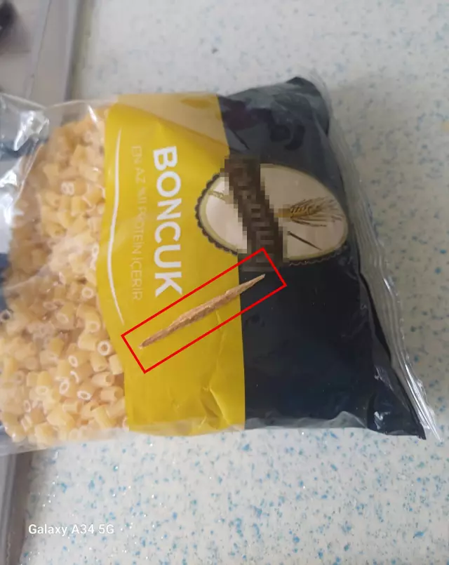 Bu nasıl sorumsuzluk? BİM'in sattığı makarnanın içinden çıkana bakın