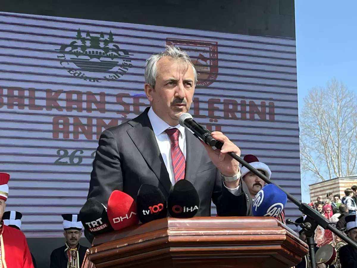 Edirne\'de Balkan şehitleri anısına saygı uçuşu yapıldı, savunma sistemleri ve silahlar sergilendi