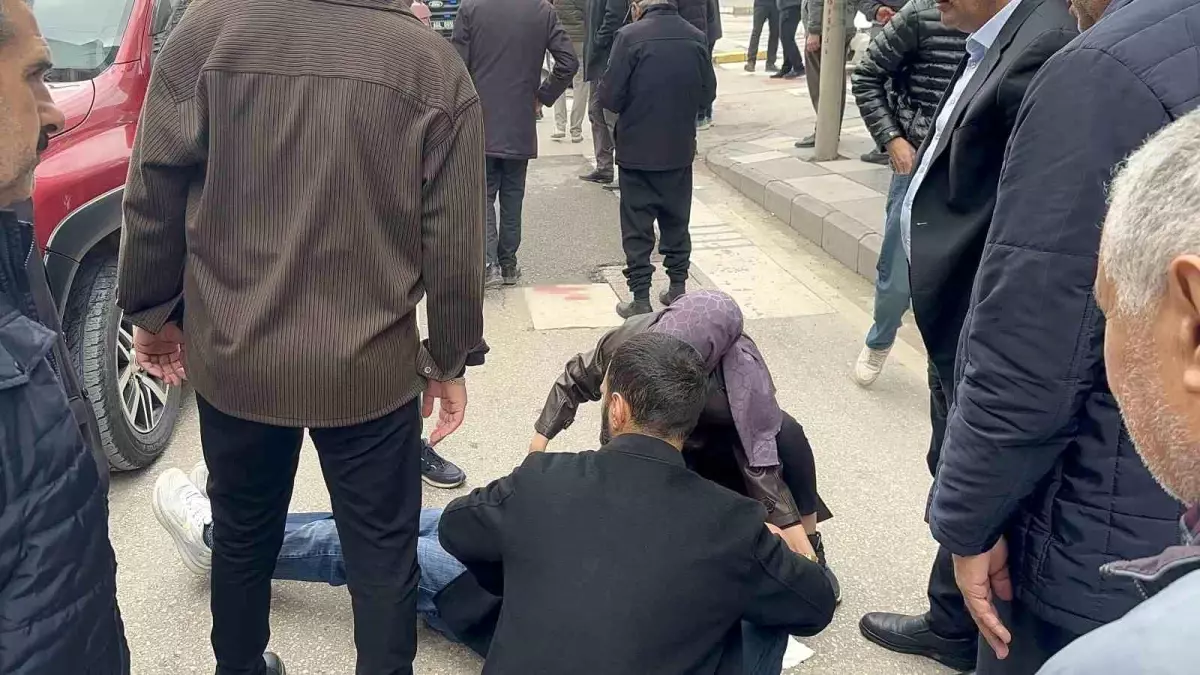 Elazığ\'da Yaşlı Adam Aracın Çarpmasıyla Yaralandı