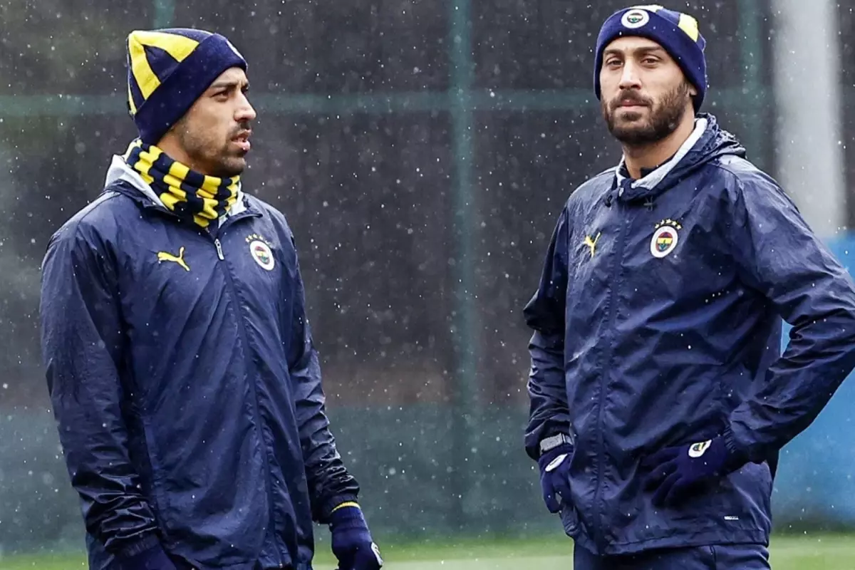 Fenerbahçe İrfan Can Kahveci ile yollarını ayırıyor
