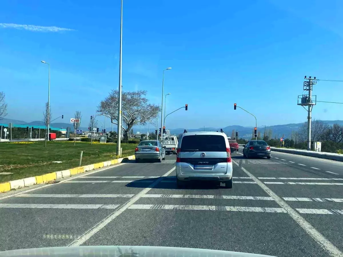Çamdibi Kavşağı\'na Trafik Işıkları Kuruldu