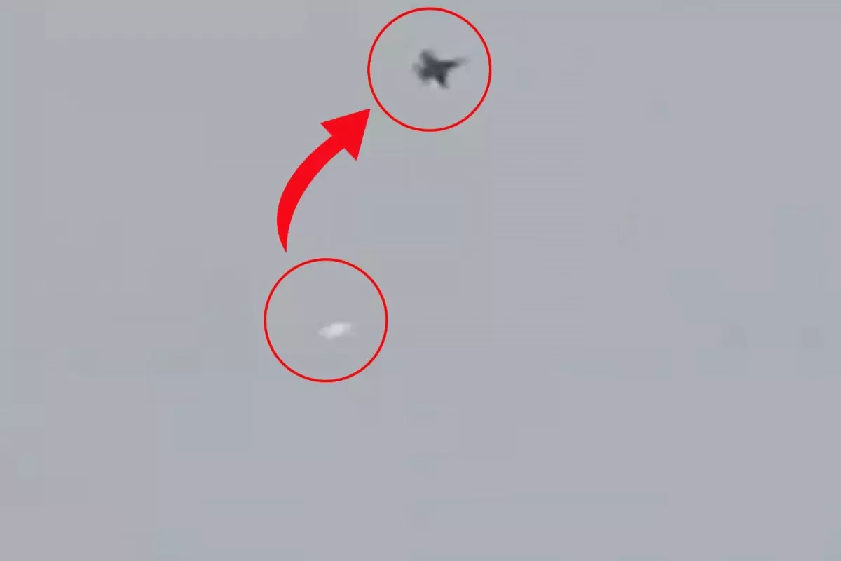 İran\'ın ABD\'ye ait F/A-18 savaş uçağını hedef aldığı anlar kamerada