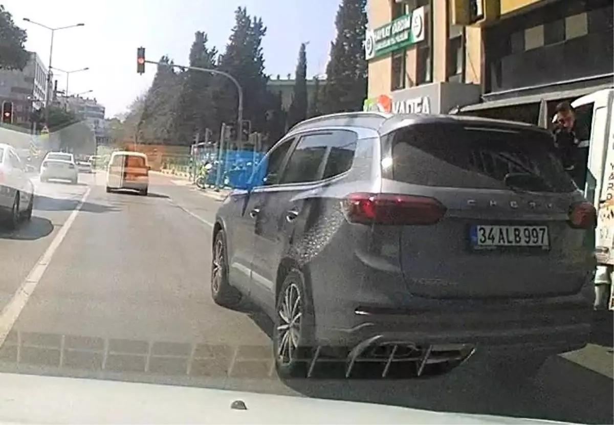 İzmir\'de Trafikte Tehlikeli Manevra