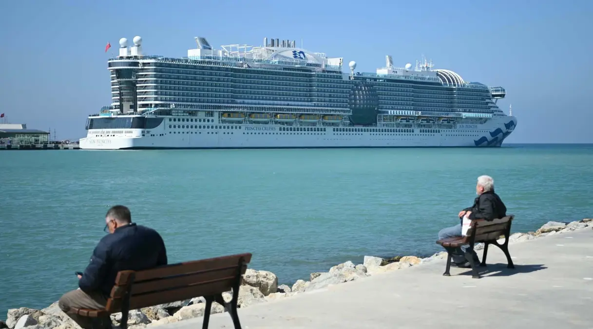 Kruvaziyer Gemisi Kuşadası\'na Geldi