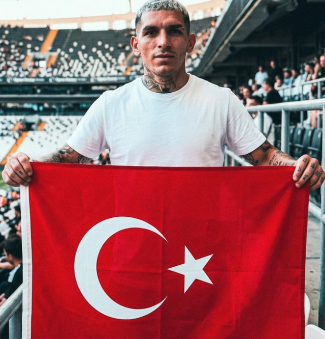 Lucas Torreira'nın Beşiktaş Stadyumu'nda çekildiği fotoğrafa beğeni yağıyor