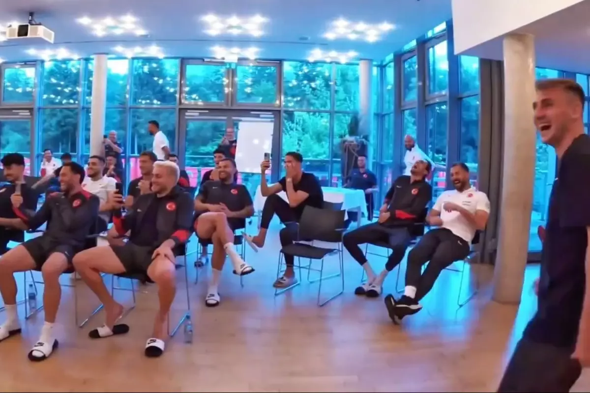 Merih Demiral\'dan bomba "Ölürüm Türkiyem" performansı