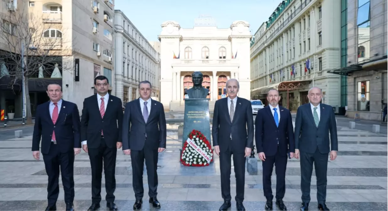 Kurtulmuş\'tan Atatürk Anıtı\'na Ziyaret