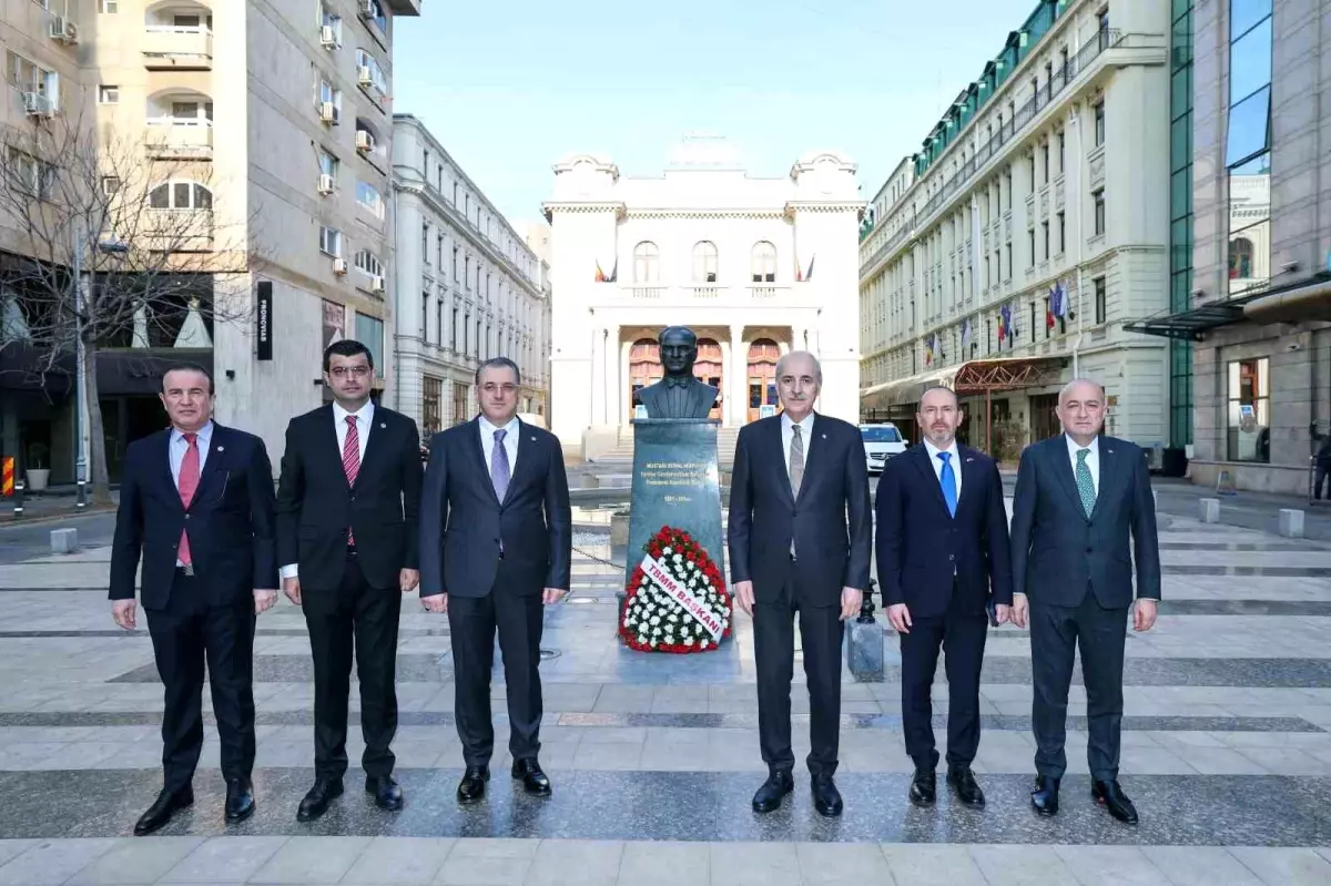 Kurtulmuş\'tan Atatürk Anıtı\'na Ziyaret