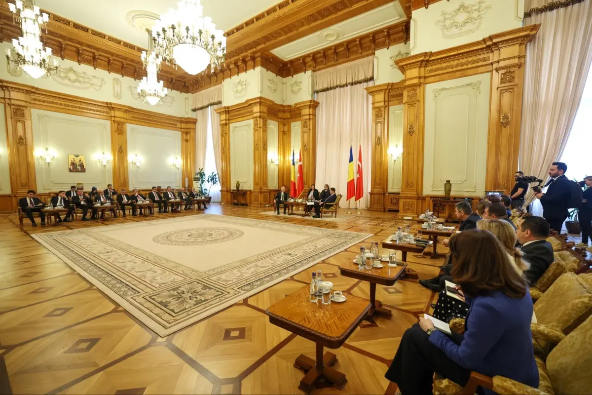 Kurtulmuş Bükreş\'te Romanya Senato Başkanı ile Görüştü