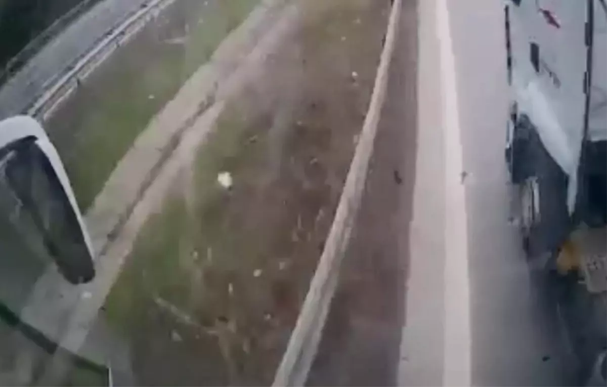 Bolu\'da TIR, yolcu otobüsüne çarptı