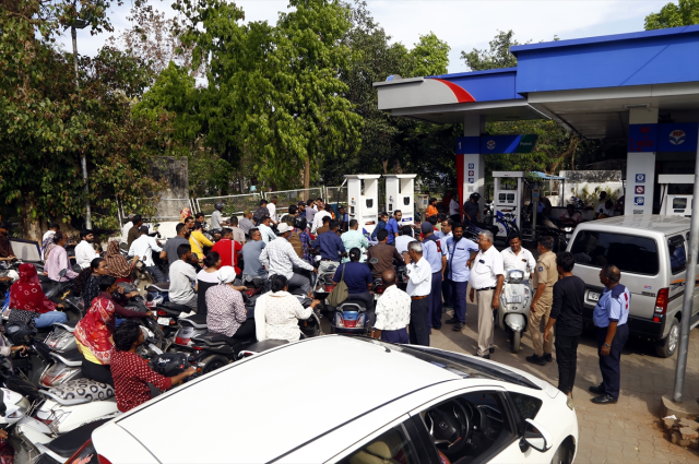 Ülkeyi kaosa sürükleyen iddia! Akaryakıt istasyonlarında kavgalar başladı