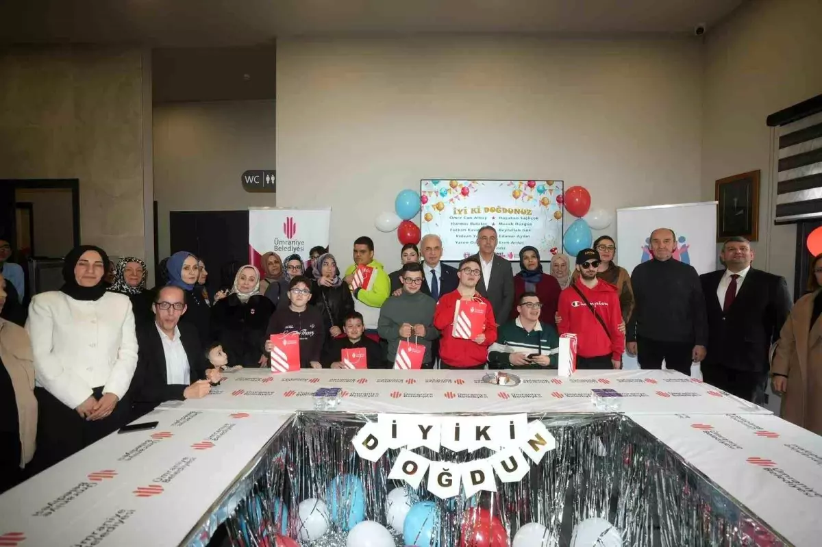 Ümraniye\'de sevgi dolu buluşma: 10 özel gencin doğum günü bir arada kutlandı