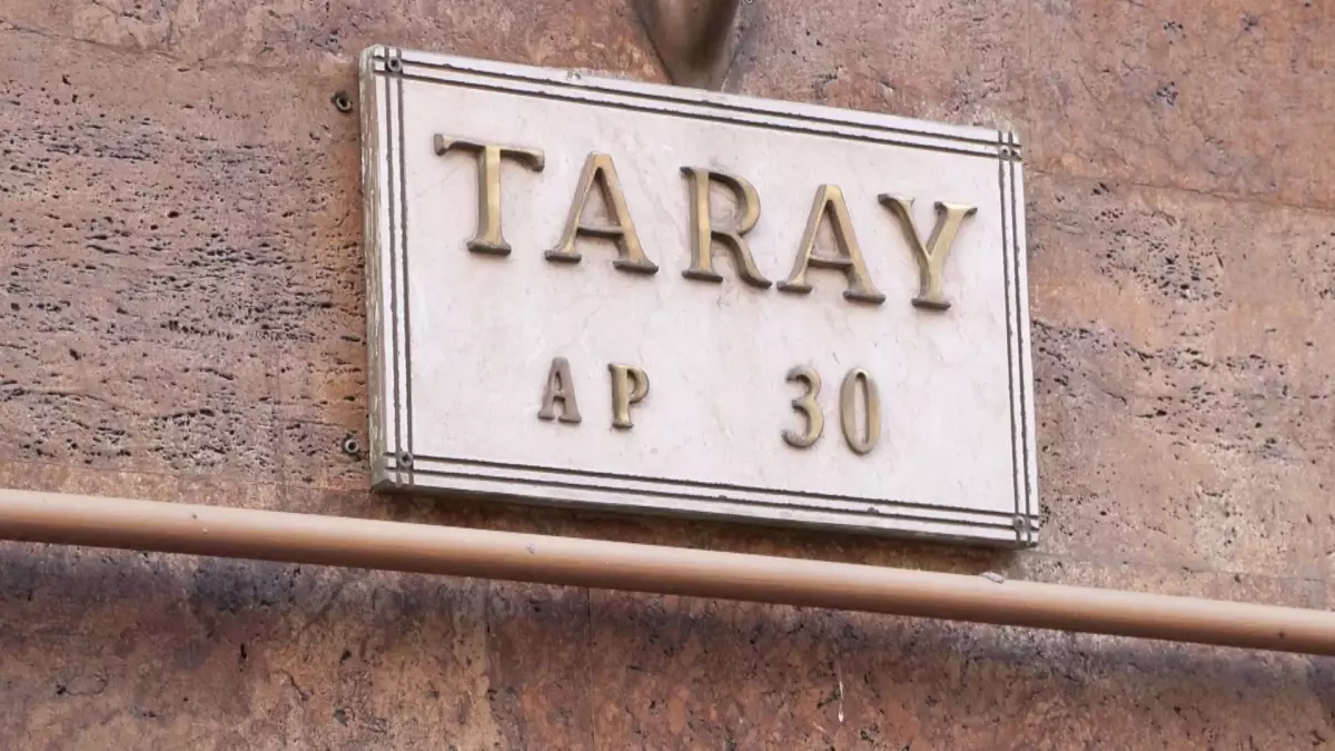 Orhan Pamuk\'un Apartmanı Yıkılacak