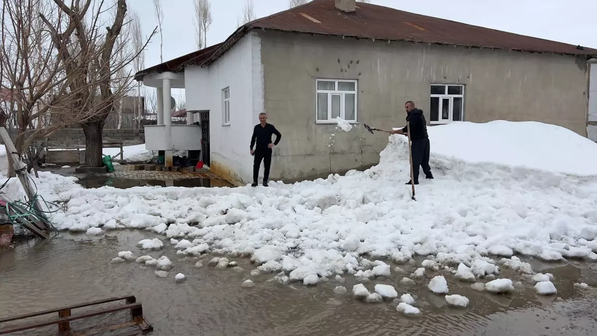 Yüksekova\'da Su Baskını