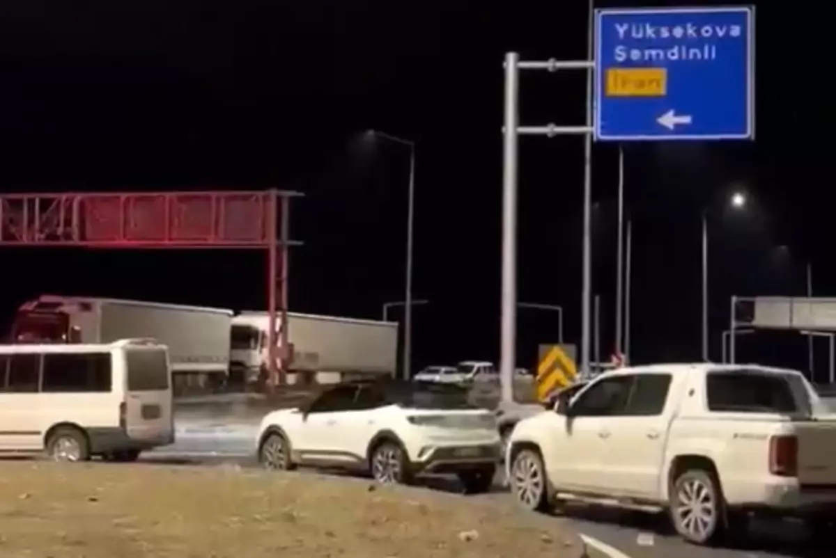 Yağışlar Yüzünden Kara Yolu Kapandı