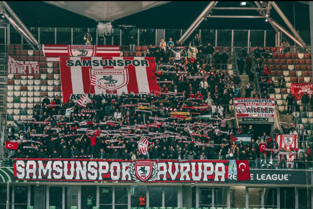 55 metrekarelik bayrak yaptırdı, 31 bin kilometre gezdi! Hepsi tek bir sevda için 55 metrekarelik bayrak yaptırdı, 31 bin kilometre gezdi! Hepsi tek bir sevda için