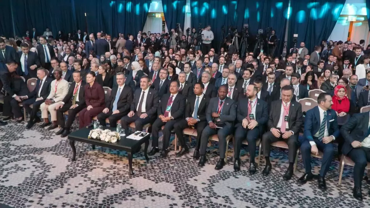 İletişim Başkanı Duran: Sivillerin katledilmesi karşısında küresel sistem suskun kaldı