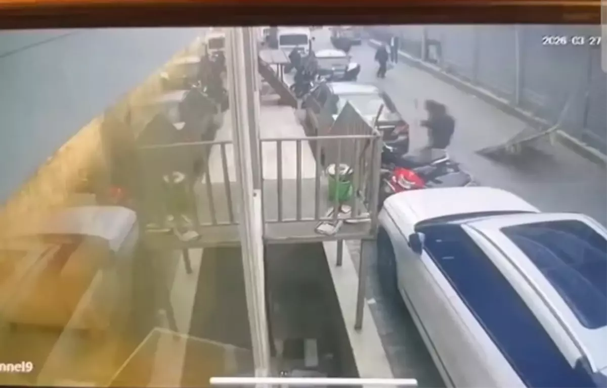 Kuşadası\'nda Pencere Düştü