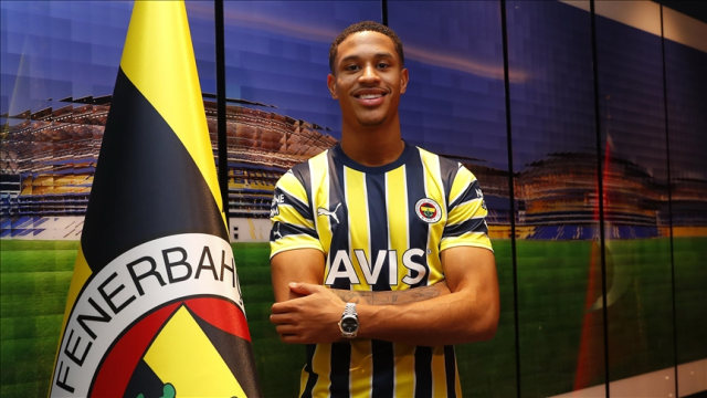 Kasa dolacak! Fenerbahçe 3 futbolcudan çuvalla para bekliyor