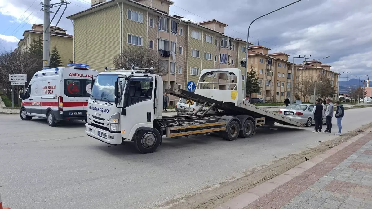 Hisarcık\'ta Trafik Kazası: 2 Yaralı