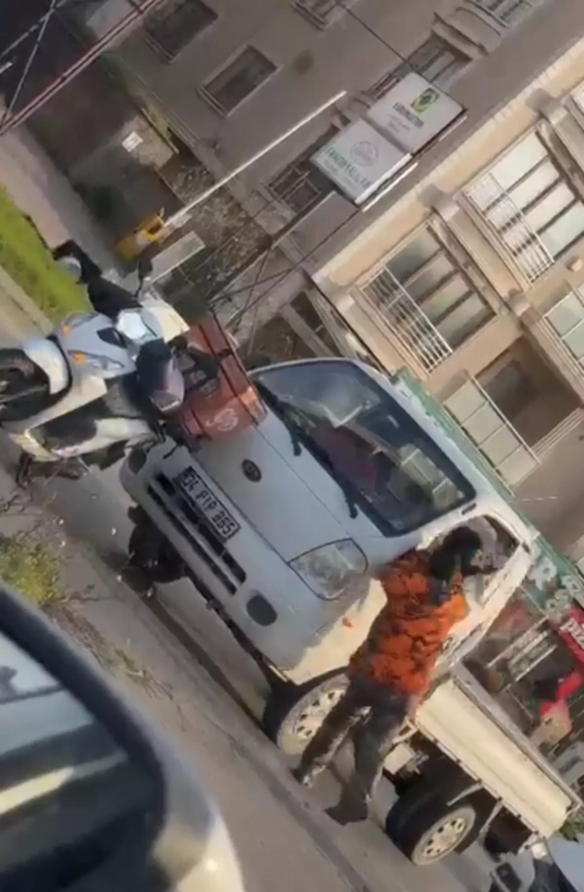 Maltepe\'de Trafik Kavgası: Motosikletli Saldırdı