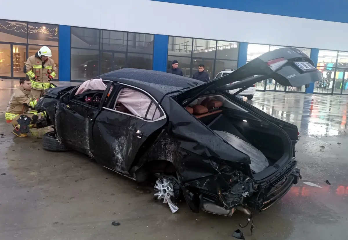 Edirne\'de Takla Atan Araçta İki Yaralı