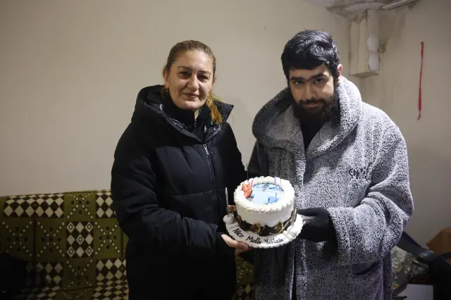 Türkiye'nin konuştuğu Barış'ın son hali! 25 yaşını kutladı, türkü bile söyledi