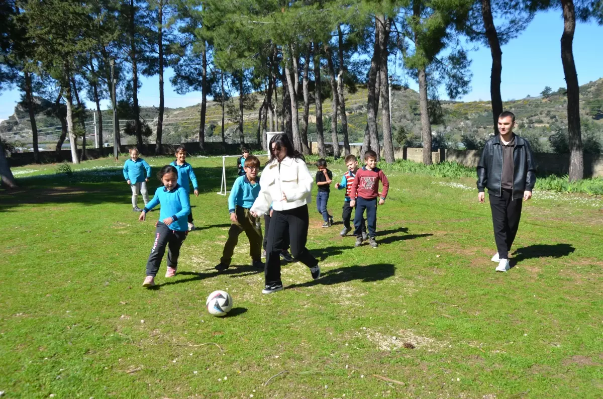 Öğrencilerden Okul İçin Sosyal Sorumluluk Projesi