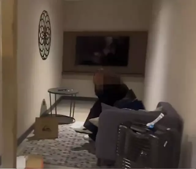 Uşak Belediye Başkanı Özkan Yalım’ın otel odasında gözaltına alındığı anlar