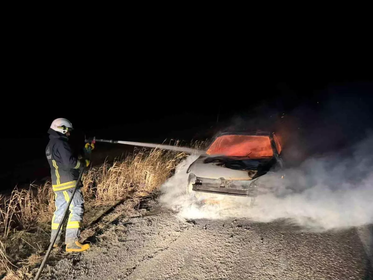 Van\'da Otomobil Alev Aldı