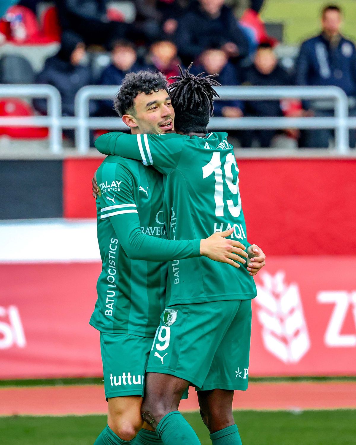 Gökdeniz Bayrakdar Dönüş Yapıyor