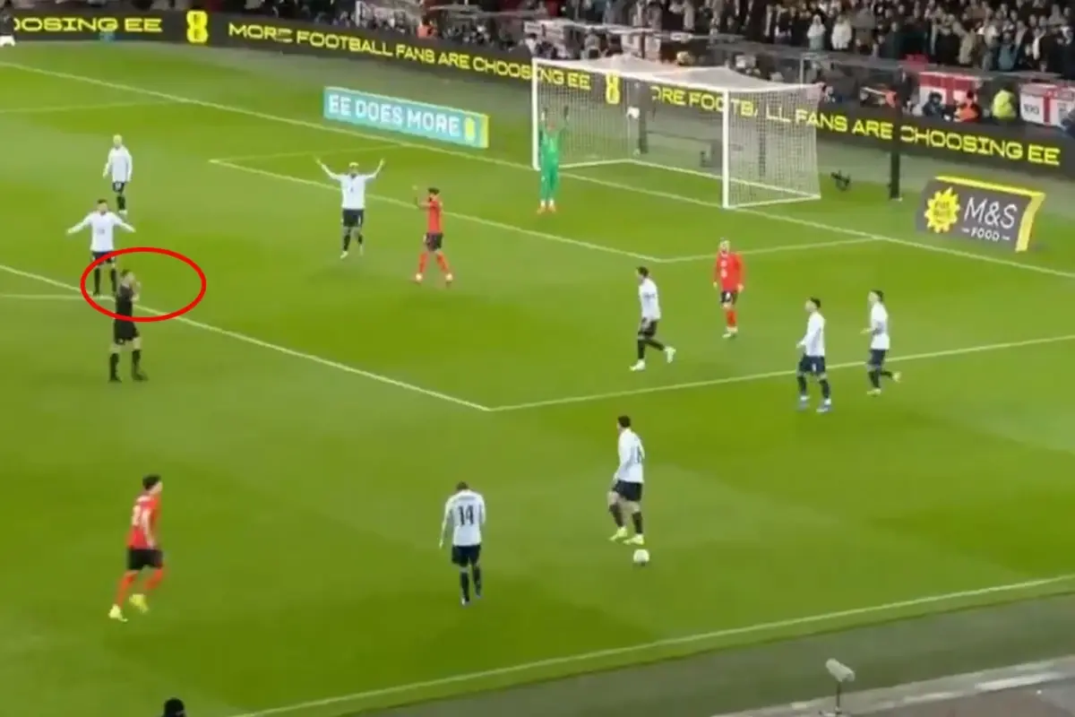 İki kere sarı kart gösterdiği oyuncuyu atmadı, sonrası daha bomba 