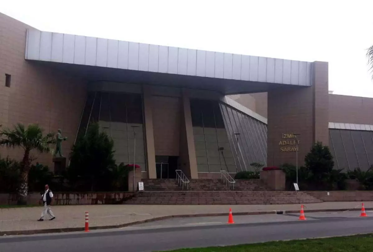 İzmir\'de TOKİ Dolandırıcılığına 25 Tutuklama