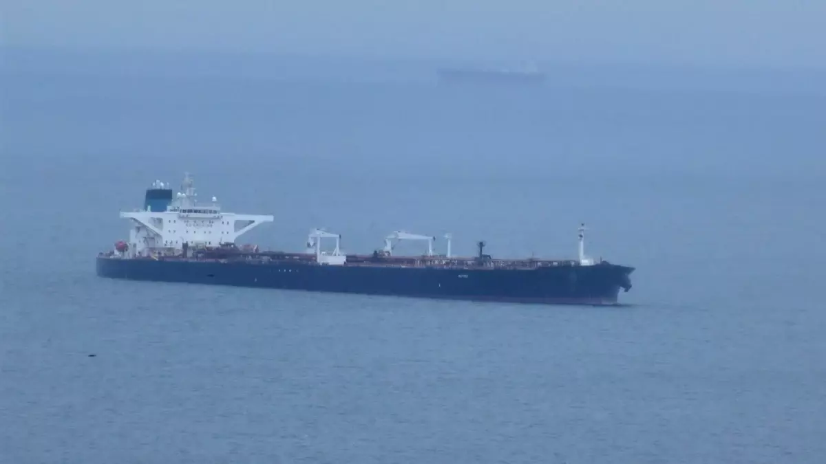 Petrol Tankeri Saldırıda Hasar Gördü