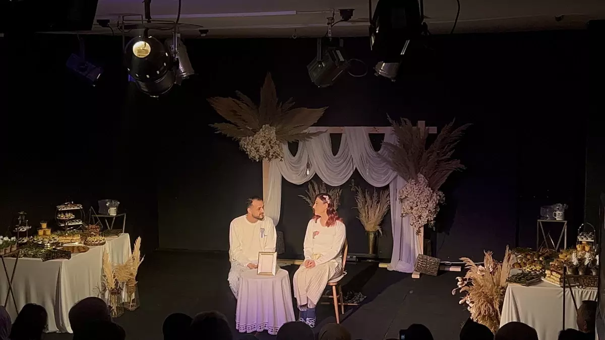 Nişanda Tiyatro Gösterisi!