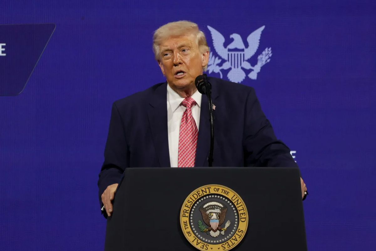 Trump\'tan gazetecilere: Bana her şeyi sorabilirsin, seksten bahsedebilirsin