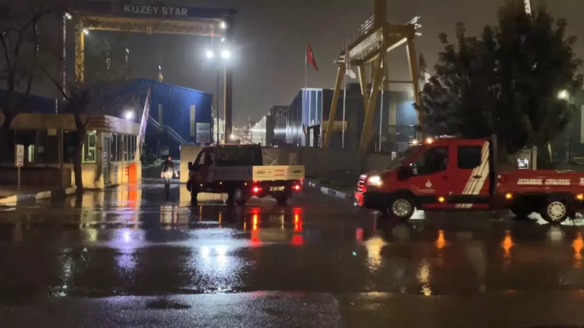 Tuzla\'da Gemide Yangın Çıktı