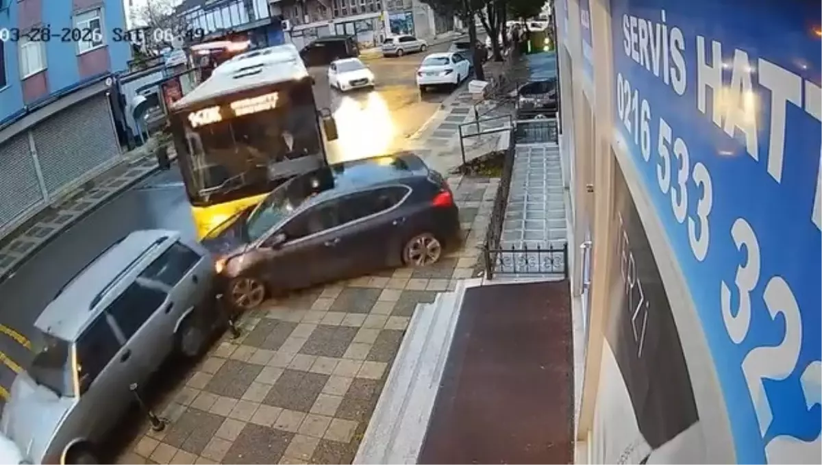 Ümraniye\'de İETT Otobüsü Kaza Yaptı