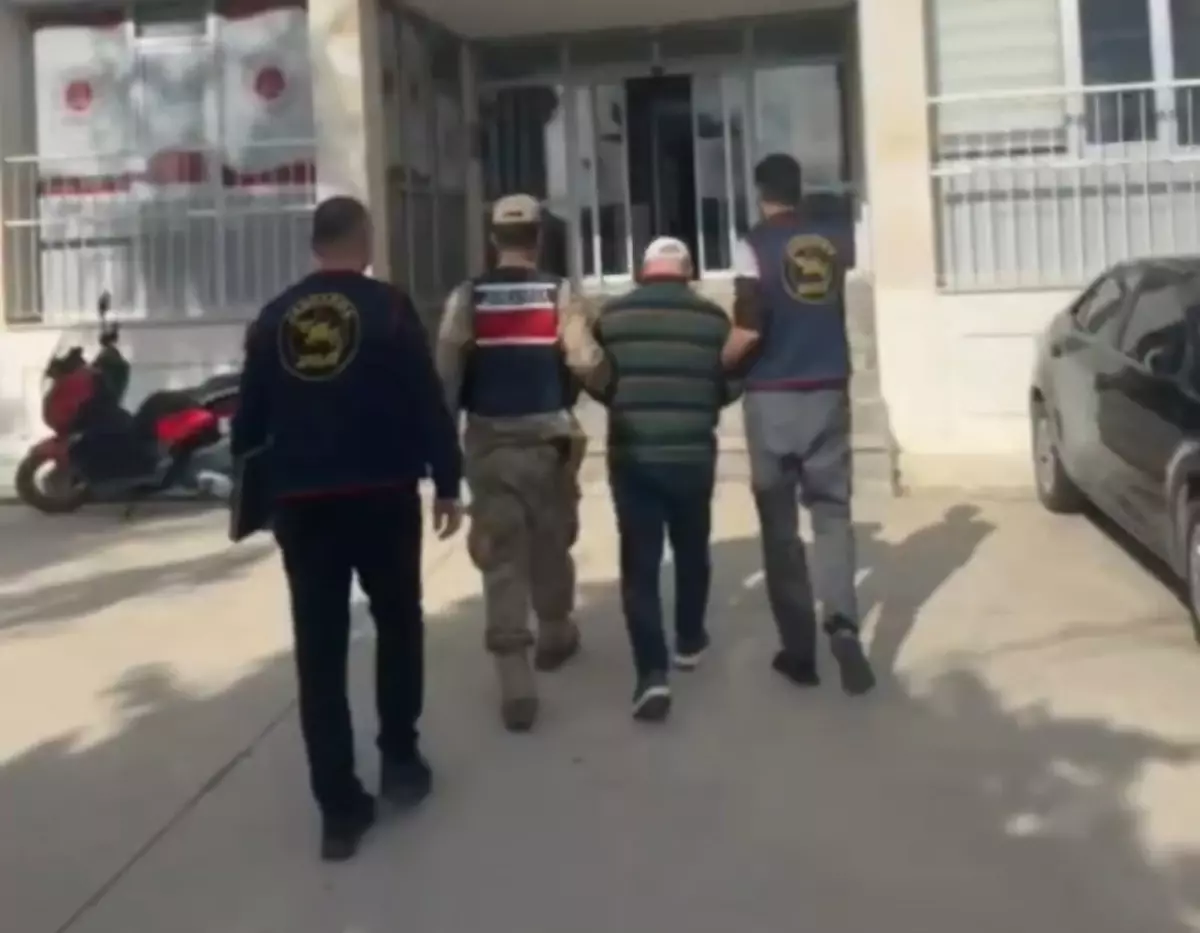 9 yıllık firari yakalandı: 22 yıl hapis cezası bulunan şüpheli saklandığı yerde ele geçirildi